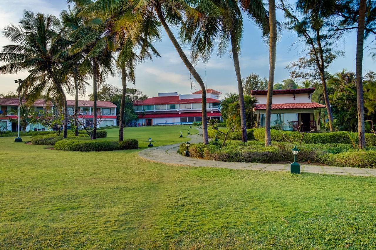 Radisson Blu Resort Temple Bay Mamallapuram Dış mekan fotoğraf The Royal Thai Navy Headquarters
