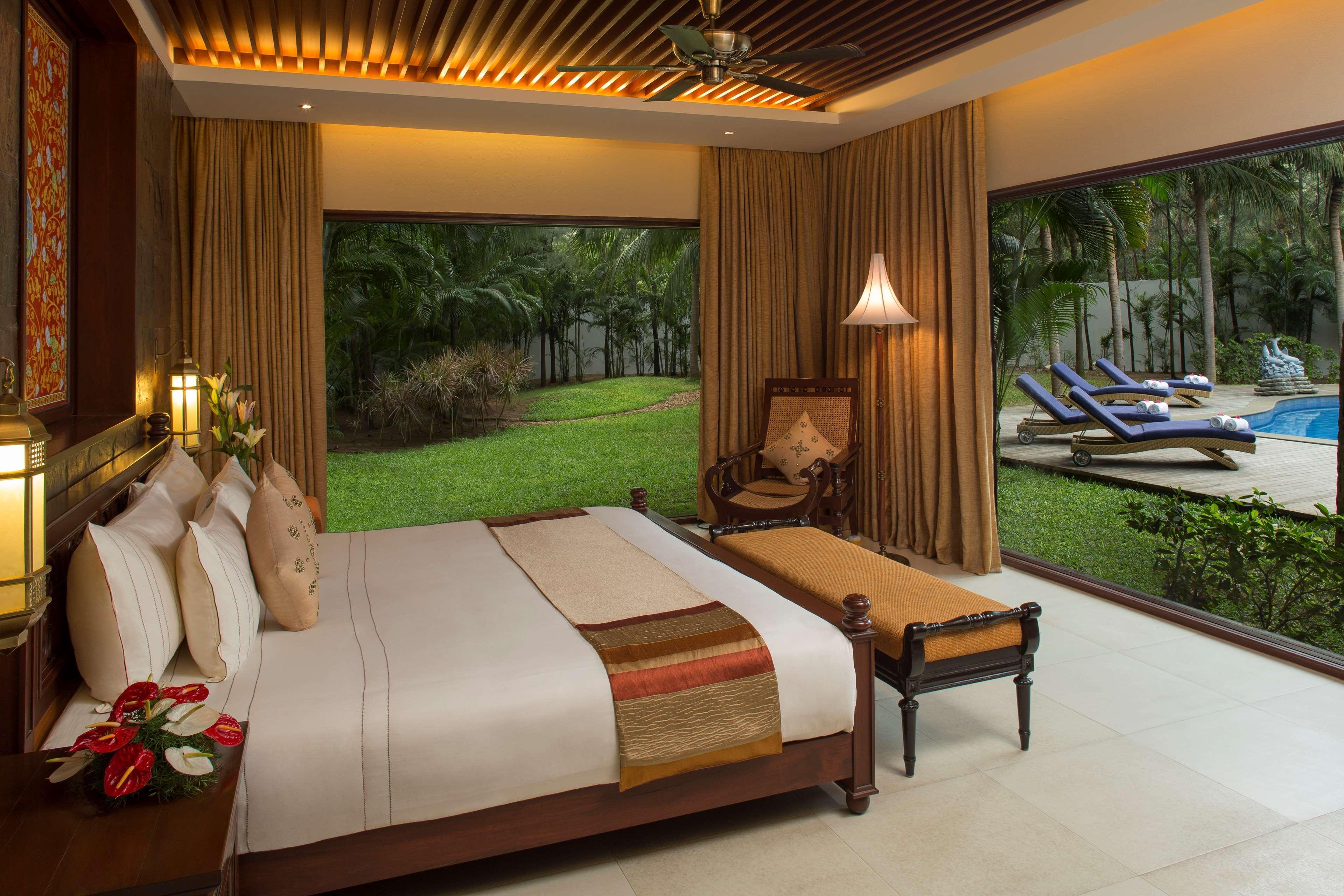 Radisson Blu Resort Temple Bay Mamallapuram Dış mekan fotoğraf A bedroom at the resort
