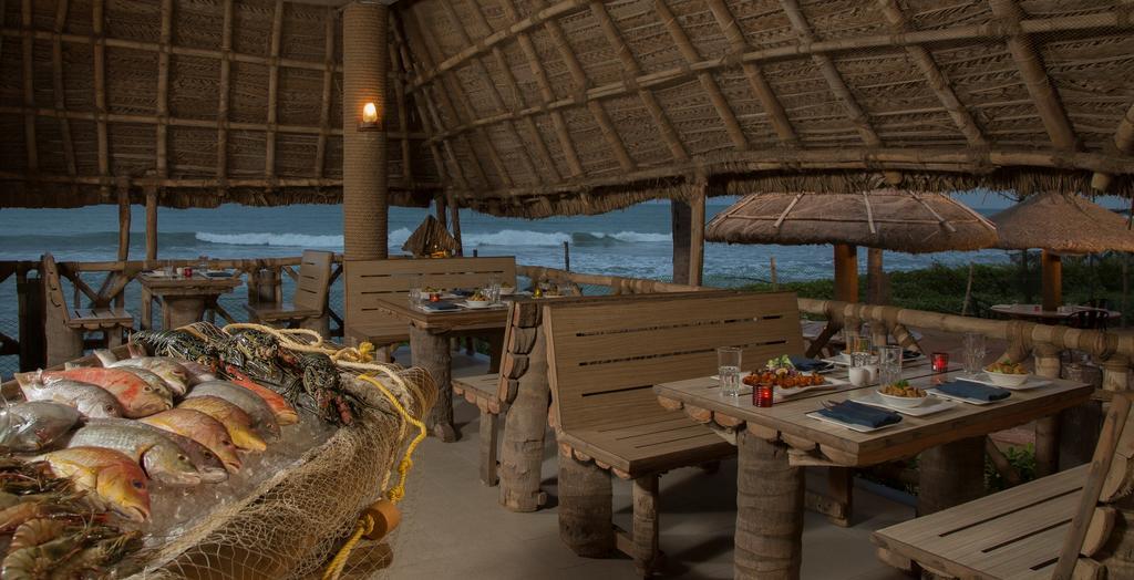 Radisson Blu Resort Temple Bay Mamallapuram Dış mekan fotoğraf The interior of the restaurant