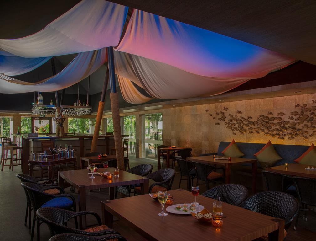 Radisson Blu Resort Temple Bay Mamallapuram Dış mekan fotoğraf Interior of the restaurant