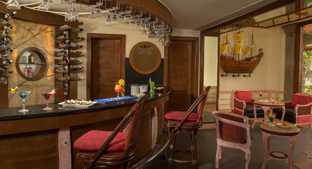 Radisson Blu Resort Temple Bay Mamallapuram Dış mekan fotoğraf The bar at the hotel
